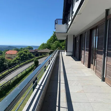 Panorama - With Terrace Overlooking The アパート