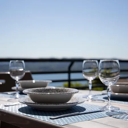 Panorama - With Terrace Overlooking The アパート *